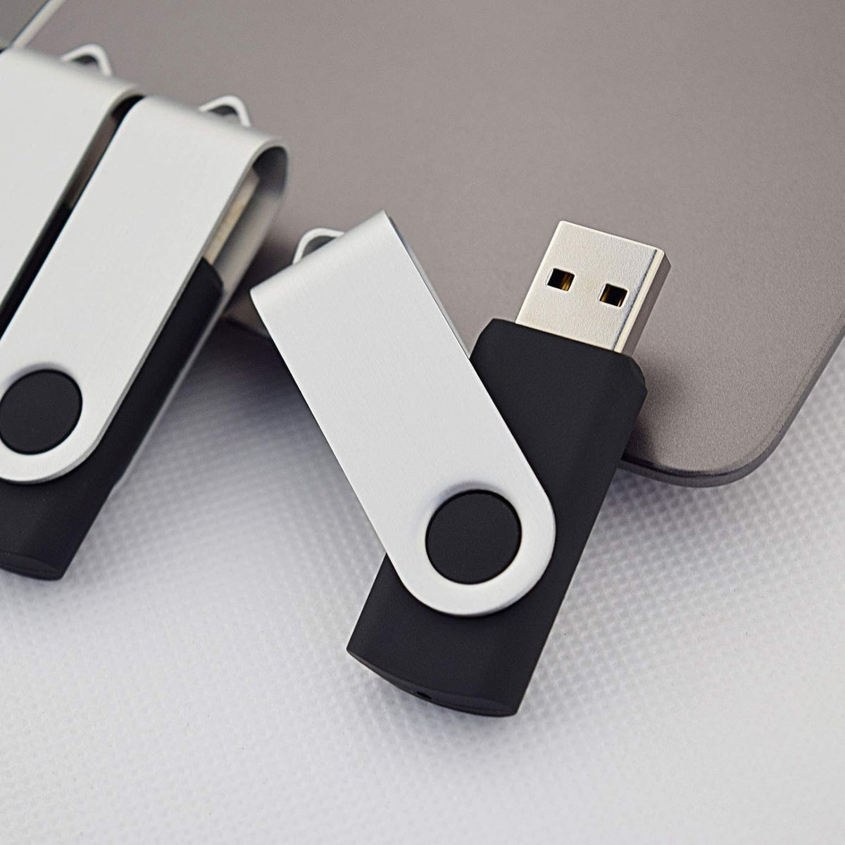 KOOTION 20pcs 1GB USB Flash Drives Bulk Flash Drives 1G Memory Stick Swivel Thumb Drives 2.0, Black, 20 Pack