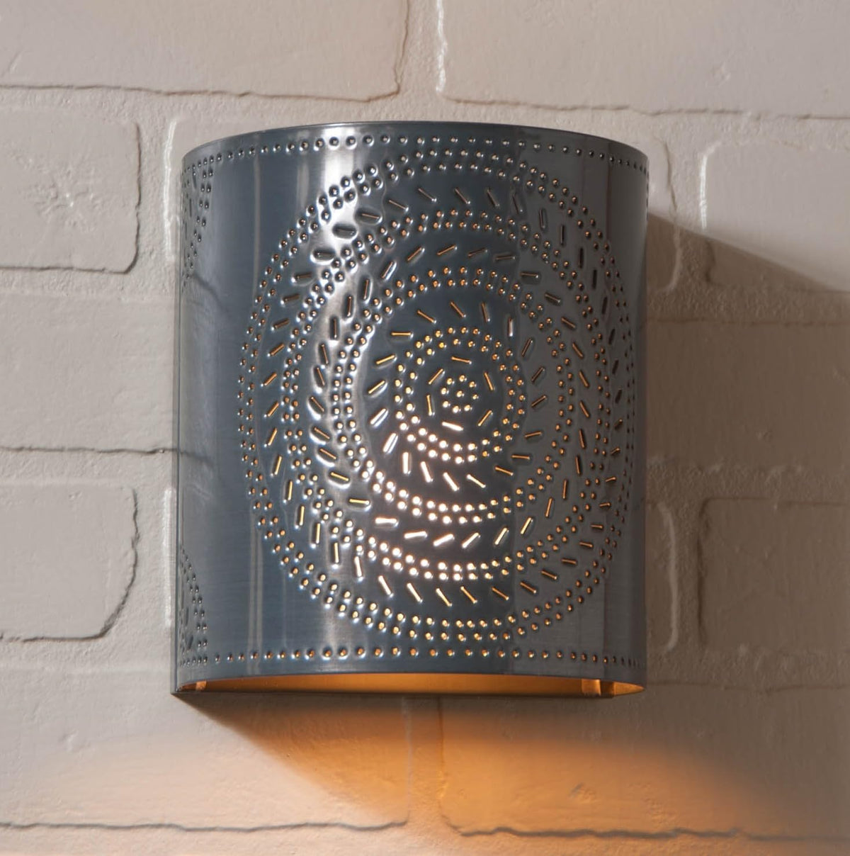 Irvin's Tinware Chisel Sconce Light in Country Tin